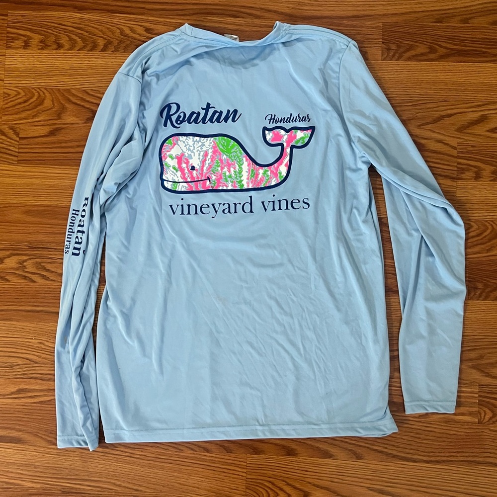 NWOT women’s large Vineyard Vines log sleeve shirt